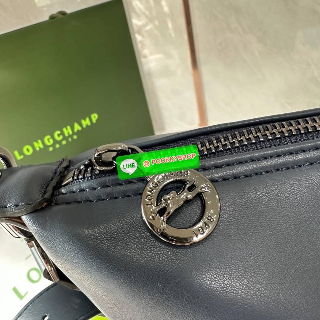 LONGCHAM LE PLIAGE XTRA Hobo bag M กระเป๋าสะพายไหล่ HOBO ออกแบบเพื่อให้ดูเรียบหรูหรา มีความสง่า รูปทรงเก๋ไก๋ วัสดุหนังแกะนิ่มมือ สายสะพายไหล่ปรับระดับได้และถอดออกถือได้ เปิด- ปิด ด้วย ซิป ภายใน ช่องโล่งกว้าง มีช่องซิปแยก ใบใหญ่สามารถใส่ของได้เยอะคะ