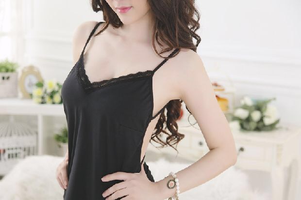 ชุดนอนเซ็กซี่ ชุดนอนสายเดี่ยว สีดำ แต่งสายลูกไม้ปักด้านหลัง สวยเปรี้ยว เนื้อผ้ายืด เกรดพรีเมี่ยม นุ่มลื่น เย็นสบาย +G-string