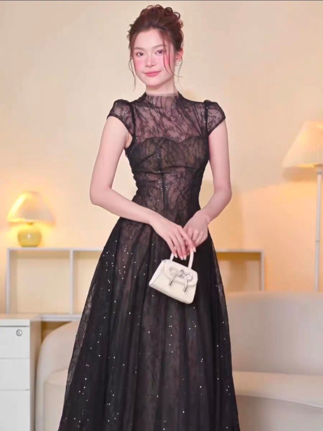 เดรสแฟชั่น เดรสเสื้อคอกลมแขนเต่อ กระโปรงบาน ดีเทลซีทรูที่บ่าและแขน