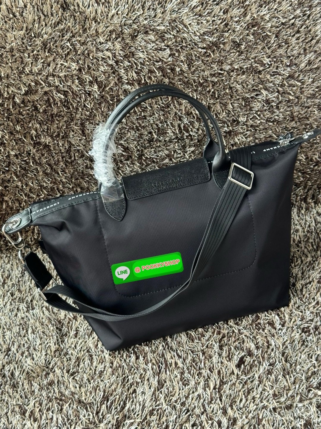 Large Longchamp LE PLIAGE ENERGY L HANDBAG LE PLIAGE รีไซเคิล ECONYLสไตล์สปอร์ต ทันสมัย และใช้งานได้จริง น้ําหนักเบา กระเป๋าใบนี้เป็นเครื่องประดับที่มีเสน่ห์ในอุดมคติที่จะติดตามคุณในทุกกิจกรรมยามเย็นของคุณ มาพร้อมกับสายสะพายไหล่ปรับได้ สามารถพกพาได้ ทั้งแ