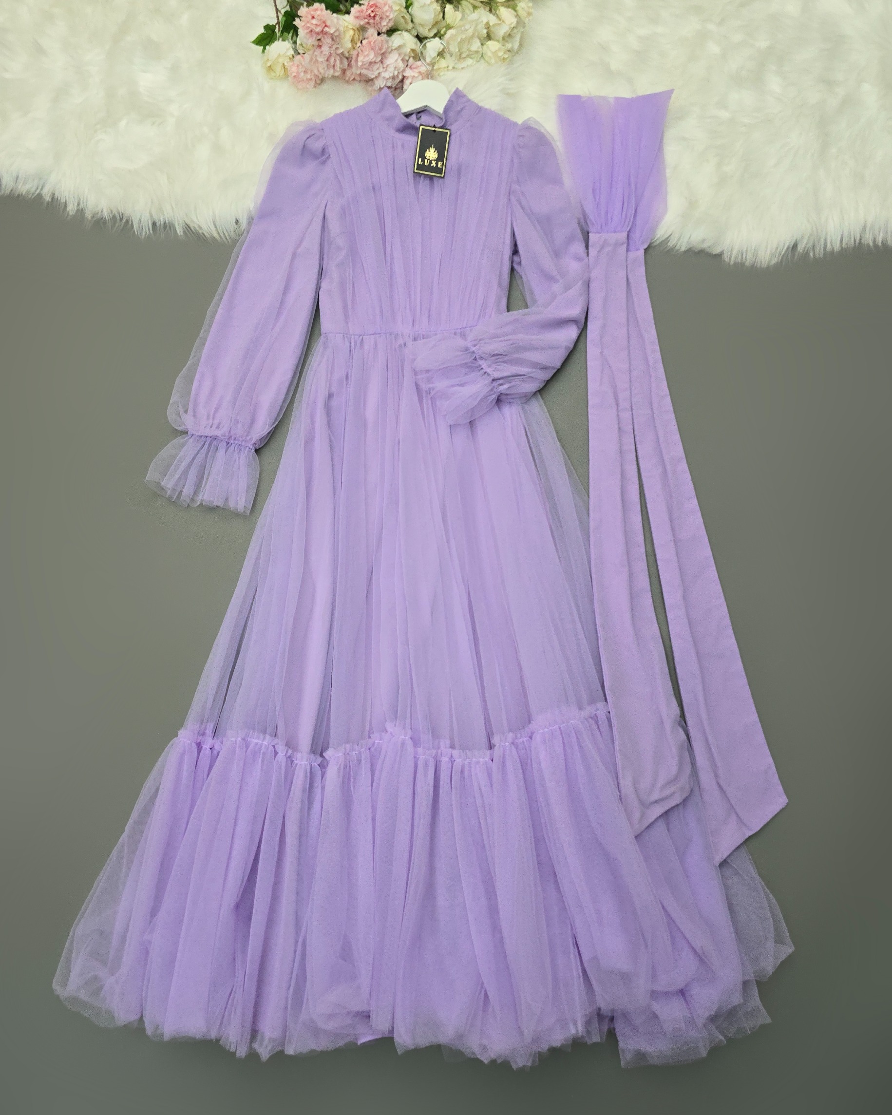 เดรสแฟชั่น แม็กซี่เดรสเสื้อคอปีนแขนยาว กระโปรงบานต่อชายรูดระบายรอบตัว มีโบว์ผูกเอว