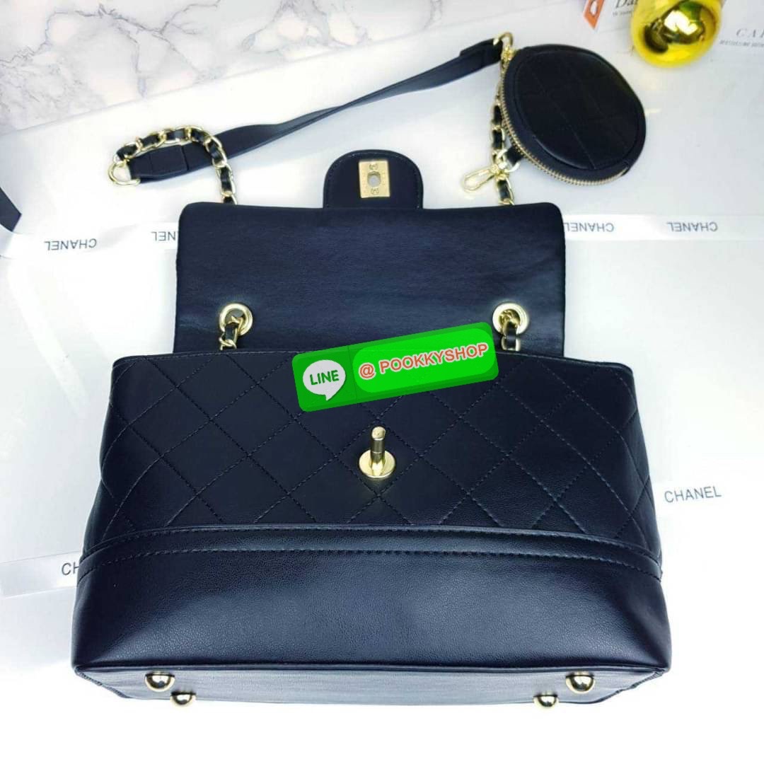 CHANEL BAG VIP GIFT WITH PURCHASE (GWP) จาก CHANEL DUTY FREE COUNTER (CHN814) กระเป๋าสะพาย มีใบเล็กขนาดน่ารักไว้ห้อยได้ ปรับสะพายไหล่ หรือครอสบอดี้ได้หมด ทรงสวย คุ้มมาก