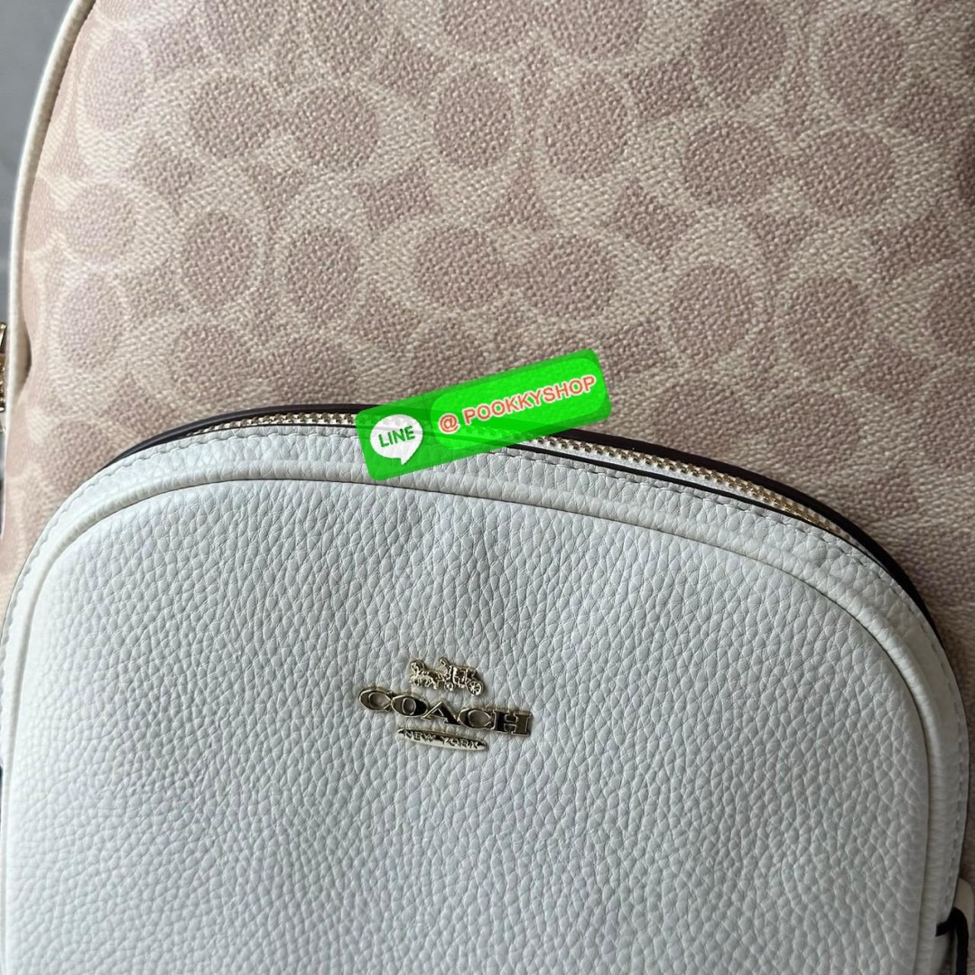 Coach Court Backpack In Signature Canvas 🔖กระเป๋าเป้สะพายหลัง ขนาดกำลังดี สะพายได้ทุกโอกาส 🔖วัสดุ : หนังแคนวาส ตัดหนังแท้ 🔖เปิด-ปิดแบบซิป ด้านในมีกระเป๋าซิปและกระเป๋าอเนกประสงค์ ปิดด้วยซิปคู่ มีซับในผ้า มีช่องซิปด้านนอก 🔖สา