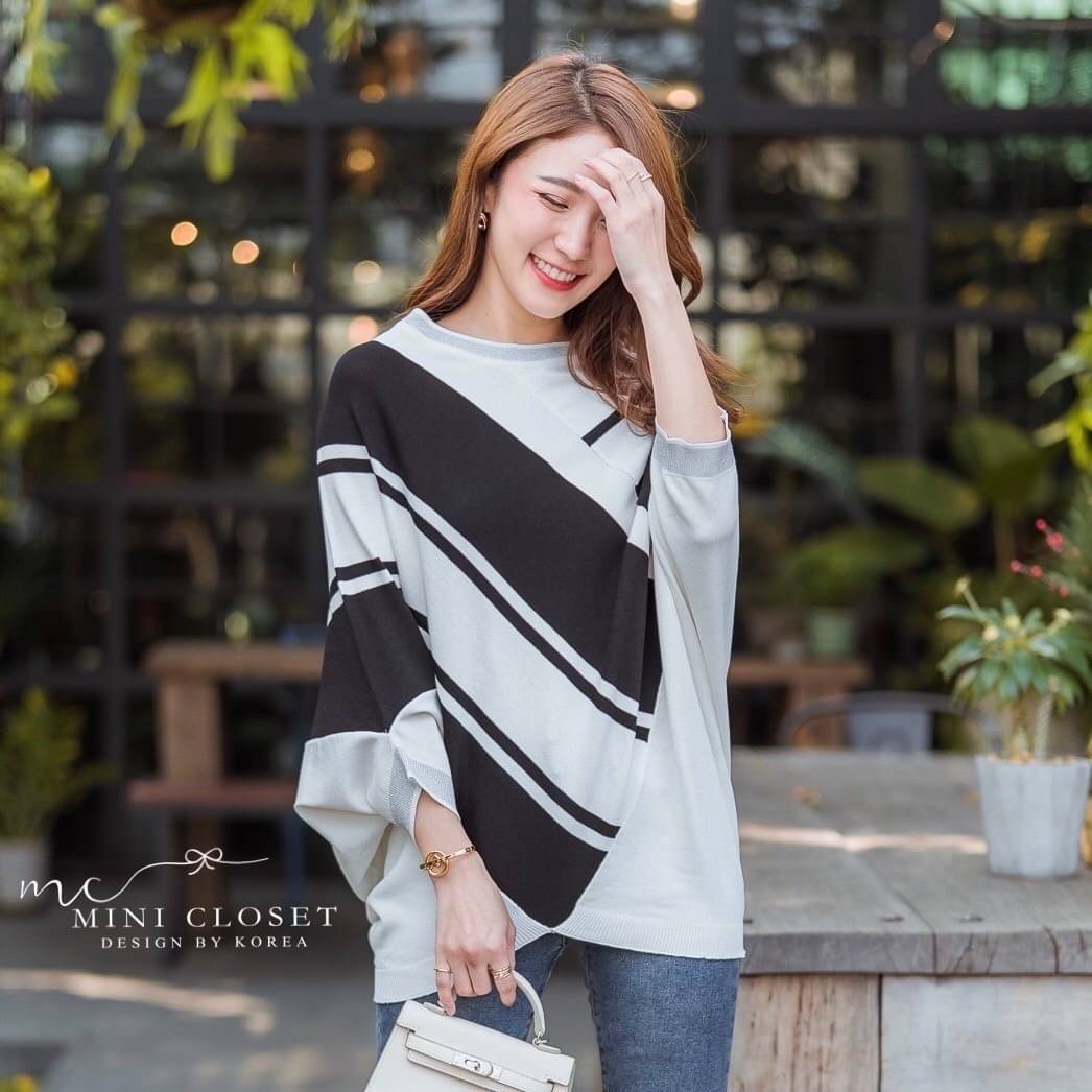 🍃Glister Knitted Tops🍃 ใส่ได้ตลอดมากแม่ กับเสื้อไหมพรมเนื้อผ้าทอสลับสี ความยาวดี ปิดก้นพลางให้ดูผอม แขนสามส่วน ผ้าเค้ามีประกายวิ้งวับ สบายผิวไม่คัน ดีไซน์เก๋ค่าา ดีแบบนี้ไม่พลาดนะจ๊ะ