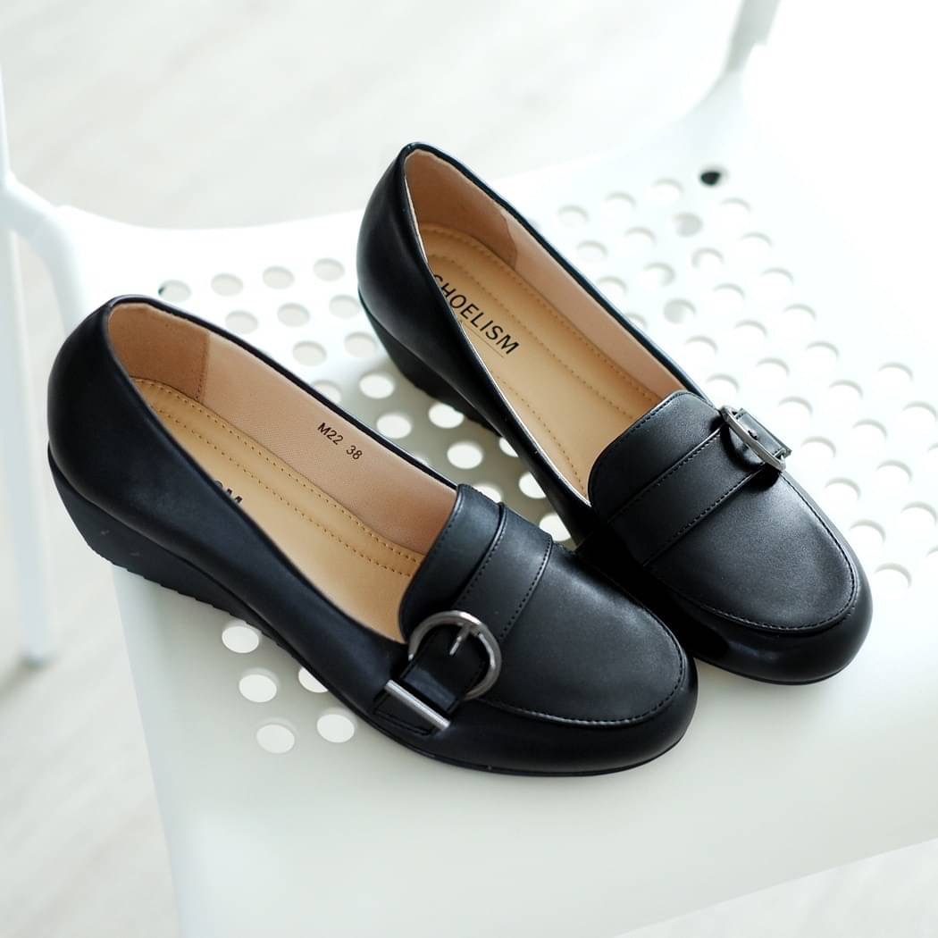 รองเท้าคู่โปรดของสาวๆ รองเท้าคัชชู ต้องรุ่นนี้เลย สวมใส่ง่าย ดีไซน์เก๋ หนังนิ่มพื้นนุ่มซัพพอตเท้า ใส่เดินสบายไม่เมื่อยเท้า การันตีค่ะ