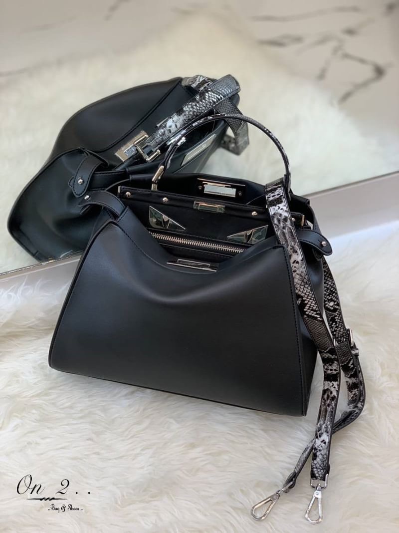 FD Monster พร้อมส่งเเล้วค่า Fd monster ที่ทุกคนเรียกร้องง ด้วยดีไซน์ความเท่ เกร๋ตรงเปิดตาได้ เพิ่มลูกเล่นให้กระเป๋าของคุณไม่น่าเบื่อ มาพร้อมสายสะพายยาว 1 เส้น ตัวหนังเป็น PU premium มีความละเอียดสูง สวยงามเทียบเท่าหนังเเท้ พร้อมส่ง