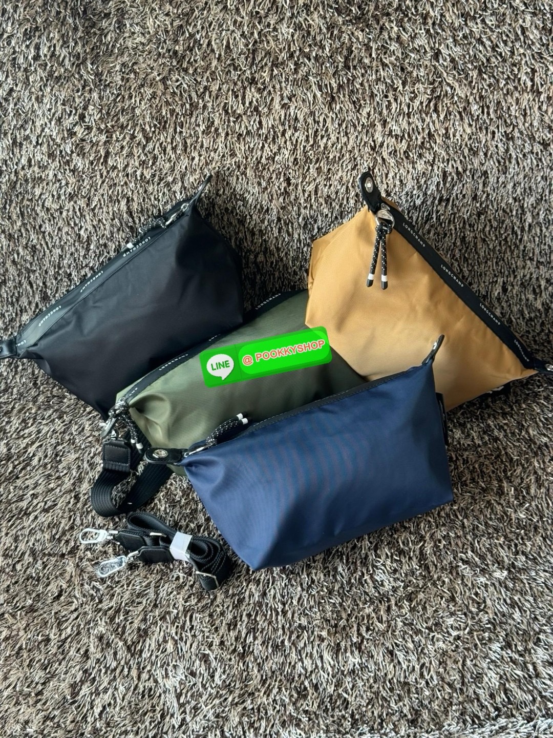 Longchamp LE PLIAGE ENERGY M YOGA BAG คอลเลกชั่นสุดเก๋ของ Longchamp ที่ซึ่งเป็นอีกหนึ่งแฟชั่นมาบรรจบกับกีฬา ออกแบบด้วยรูปแบบการเคลื่อนไหว ประสิทธิภาพ และความทนทานที่หลากหลาย ผลิตด้วยผ้าโพลีเอไมด์รีไซเคิลที่ผ่านการรับรอง ECONYL หัวซิปกันน้ำ มีให้เลือกหลายส