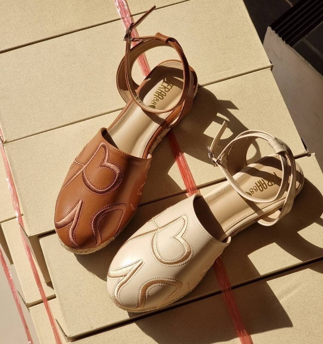 พร้อมส่ง👠👠สลิปออนตัวใหม่ล่าสุดมาแล้วจ้าา งานปักเน้นๆ หนังนิ่มใส่สบายเท้า เย็บขอบปออย่างดี งานสวยมากกก