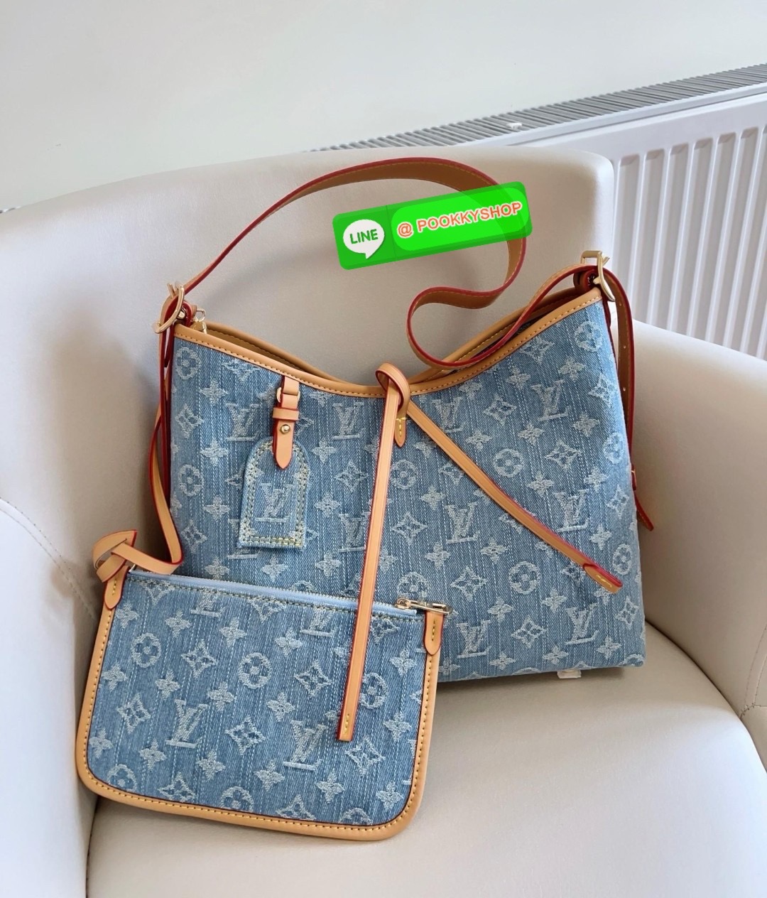NEW ARRIVAL! ไม่ต้องตามหาแล้วจ้าา มีมาพร้อมส่งแล้ว ใหม่ล่าสุด LOUIS VUITTON CARRYALL PM DENIM BAG ((vip gift duty free ตปท)) 🔖พร้อมส่ง! สีใหม่คือสวยมากๆ วัสดุเดนิม((ยีนส์)) อย่างดี ทอลายแบรนด์นูนทั้งใบ ตัดขอบหนังแท้ค่ะ
