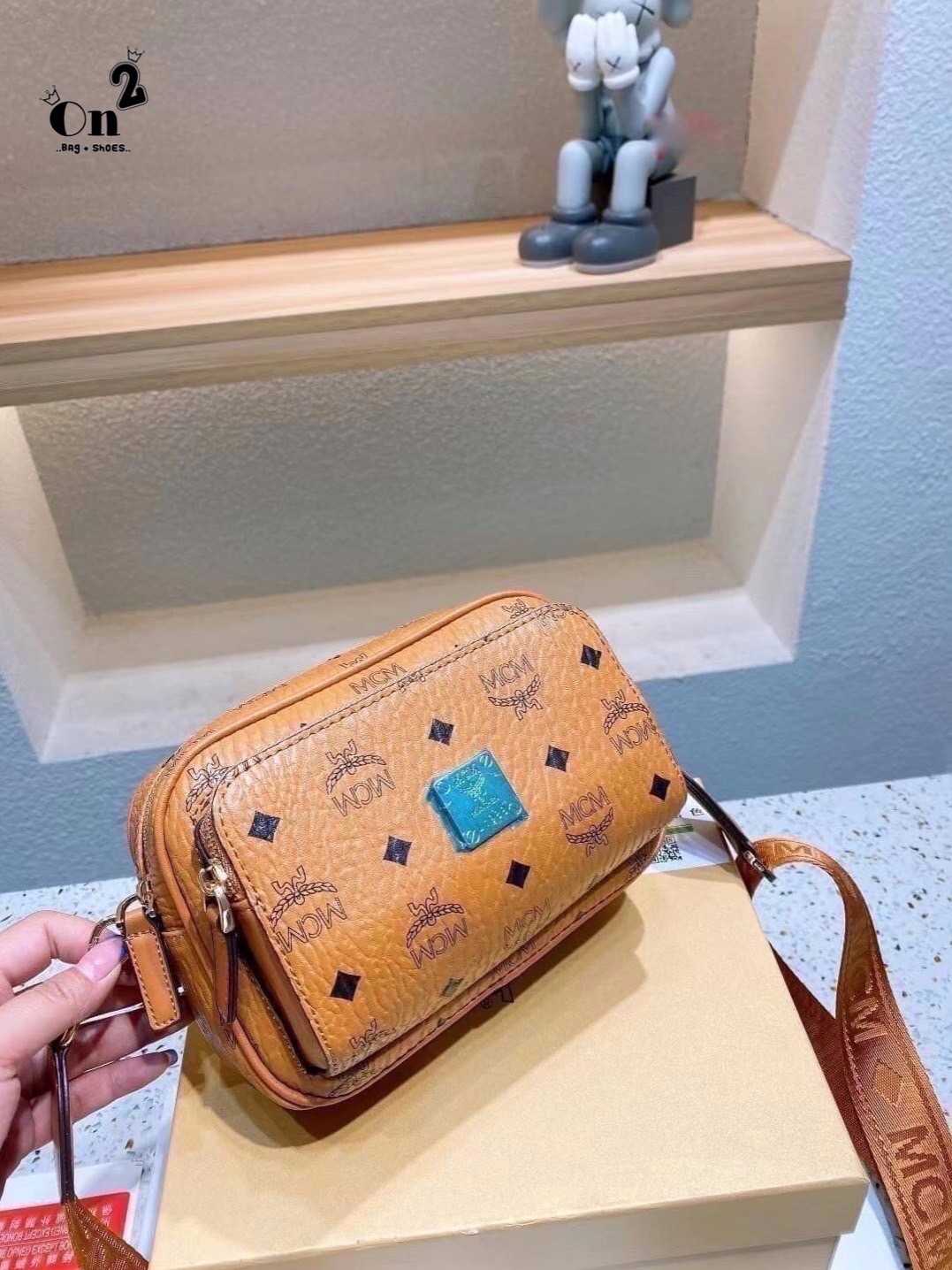 MCM Box Set กระเป๋าสะพาย mcm งานเซตน่ารักมากงานปังมาก คือเป๊ะที่สุดเป๊ะทุกมุม ปั้มทุกจุดสวยคุ้มมากก มาพร้อมพวงกุญแจ +กระเป๋าสตางค์ +สายยาว คุ้มสุดค่าเซตนี้