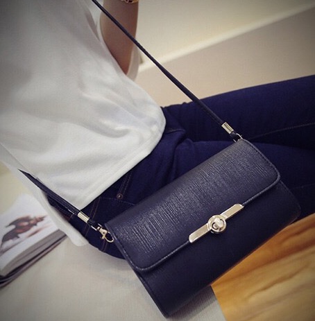 กระเป๋าสตางค์ กระเป๋าคลัชมือ กระเป๋าสะพายข้าง สีดำ เนื้อสวย เรียบหรู คุณหนูมากๆคะ size :ยาว19*สูง12*หนา 6cm