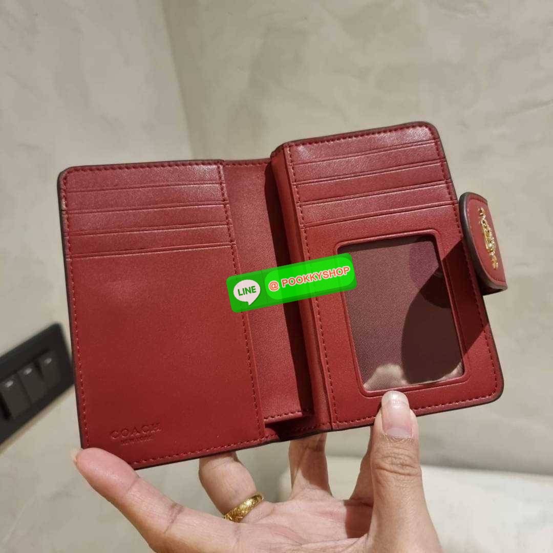 COACH C8730 MEDIUM CORNER ZIP WALLET IN SIGNATURE CANVAS WITH WILDFLOWER PRINT คอลเลคชั่นใหม่ กระเป๋าสตางค์ใบกลาง ดีไซน์ใหม่ สุดหรู คละลายพริ้นท์เต็มใบ น่าใช้ไปอีก วัสดุหนังแคนวาสเคลือบลาย ภายในมีช่องใส่บัตร ใส่ธนบัตรได้ครบ และมีช่องซิปแยก ใบจริงสวยมากๆ แ