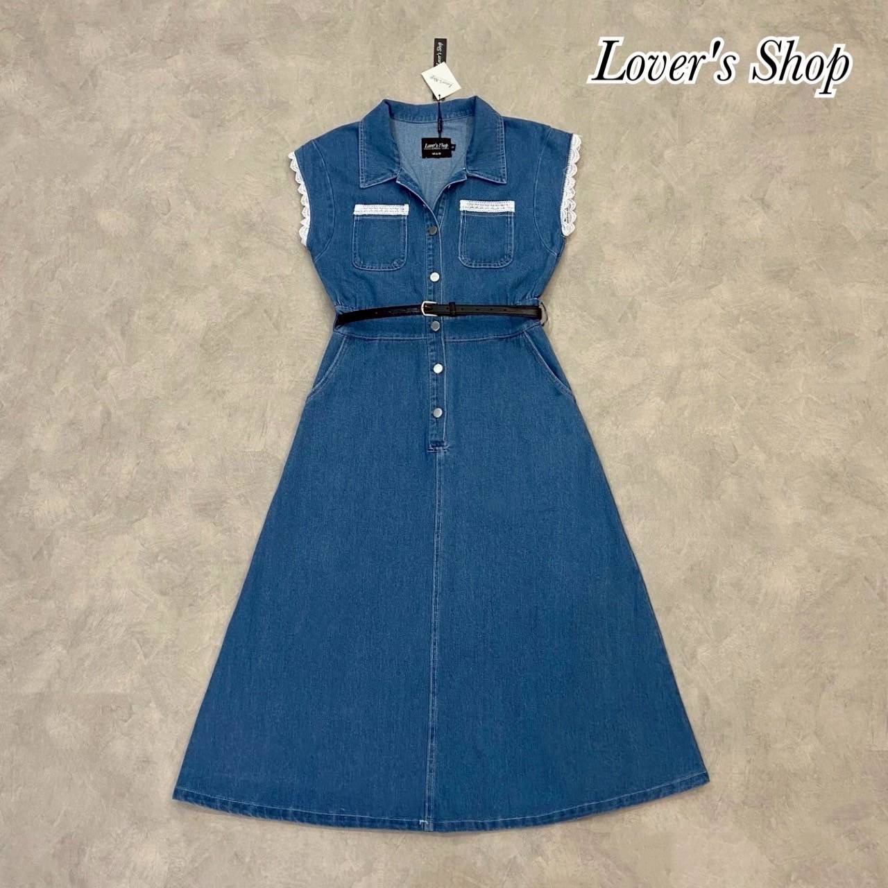 เดรสยีนส์แต่งลูกไม้ ดีเทลทรงแขนล้ำ ทรงโอเวอร์ไซส์ ใส่สบายๆค่ะ ทรงปล่อยๆไม่รัดรูป มาพร้อมเข็มขัดหนังสีดำ ช่วงกระโปรงมีกระเป๋าข้าง เนื้อผ้ายีนส์หนากำลังดี ผ้าใส่สบาย ผ้าไม่ยืดนะคะ งานกระดุมหน้า ด้านหลังไม่มีซิบนะคะ ลุคนี้ใส่ชิวๆ ได้หลายโอกาศ ใส่เที่ยว เดินห