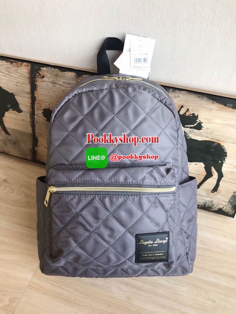 Anello & Legato Largo Nylon Tone Quilting Rucksack รุ่นใหม่ล่าสุดจากเครือ Anello วัสดุไนล่อนเนื้อดี สัมผัสสบายมือ น้ำหนักเบา ด้านข้างมีช่องใส่ขวดน้ำ ด้านหน้า1ช่องซิป ช่องใหญ่เปิดปิดด้วยซิปคู่ ภายในมีช่องแยกเป็นสัดส่วน มีช่องซิปด้านหลังเพื่อหยิบจับของภายใน