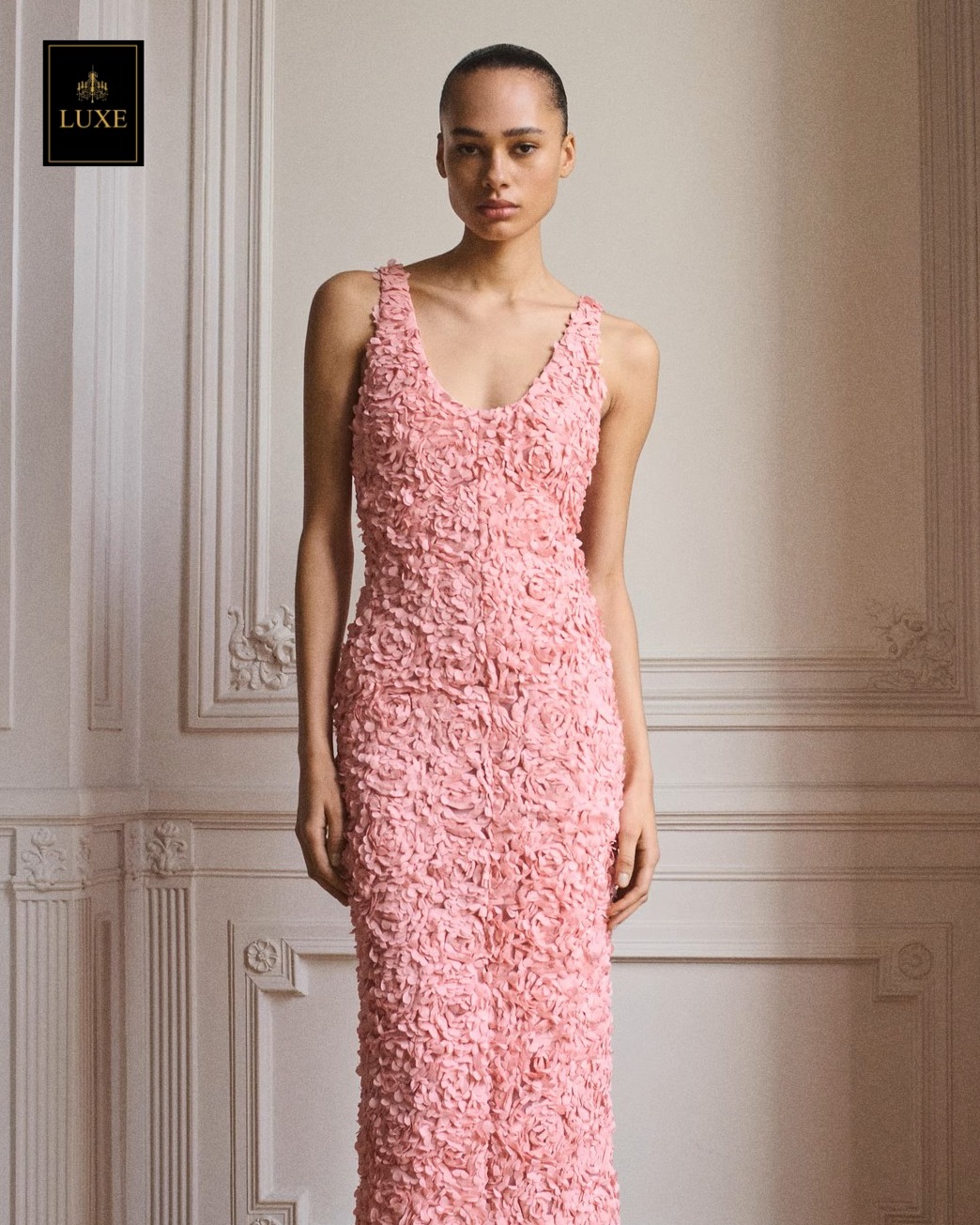 เดรสแฟชั่น เดรสเสื้อคอวีแขนกุด ทรงเข้ารูป