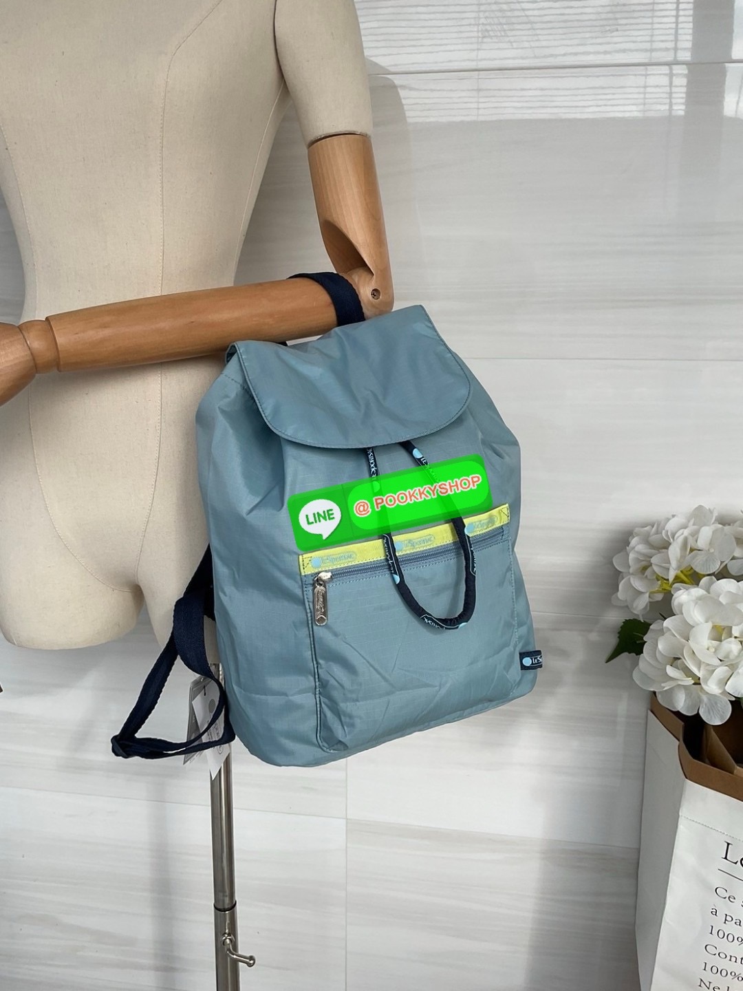 🚚 พร้อมส่ง 🚚 Japan LeSportsac Casual Versatile Portable Women's Bag Solid Color Blue Bucket Bag Flip Backpack สินค้าแบรนด์แท้100% พร้อมแท็ก! กระเป๋าเป้สะพายหลังลําลอง ทรงบักเก็ต น้ําหนักเบา กระเป๋าเป้หูรูด กระเป๋าเดินทางขนาดกลาง ด้านห