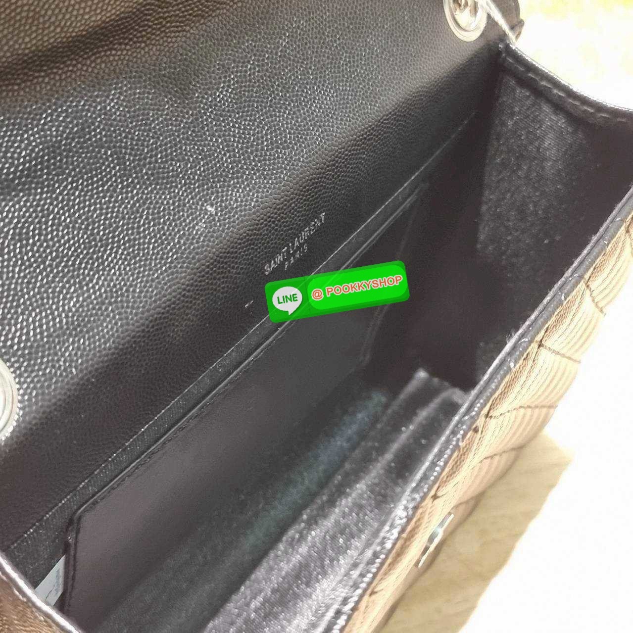 🔆 Model YSL envelope medium shoulder bag กระเป๋าสะพายไหล่สุดฮอต จากเคาน์เตอร์ dutyfree ทรง envelope ดีไซน์เรียบหรู ดูติดแกลมสุดๆ โดดเด่นด้วยโลโก้ด้านหน้า เพิ่มดีเทลความผู้ดี ใช้งานง่ายเพียงแค่เปิด-ปิดด้วยกระดุมแม่เหล็ก ภายในแบ่งสัดส่วนได้ดี มีช่อง