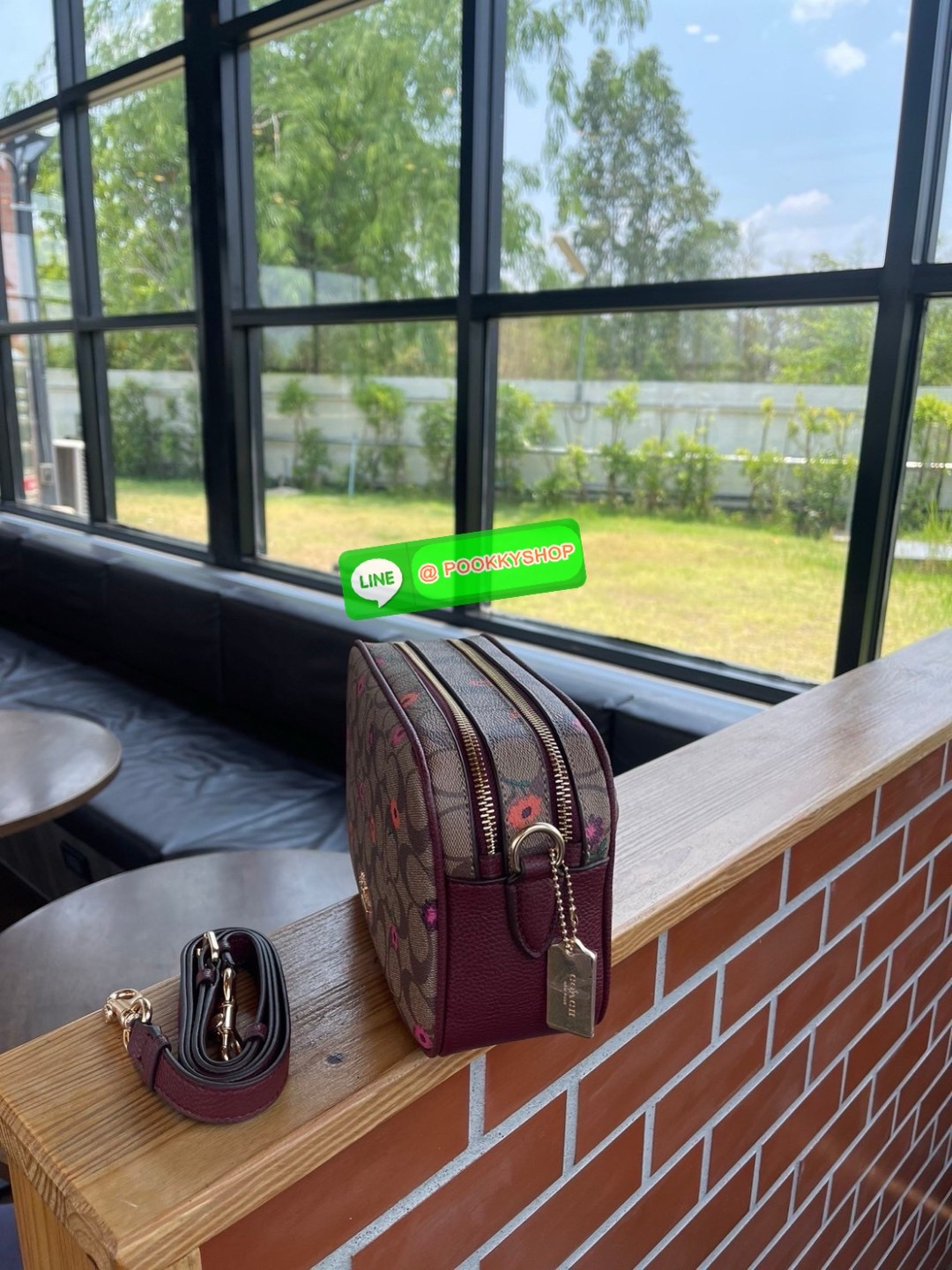 Coach JES CROSSBODY IN SIGNATURE CANVAS (COACH C5800) WHITE FLOWER PRINT /BLACK BROWN MULTI/LIGHT GOLD Product details | Signature coated canvas with smooth leather details| Inside multifunction pocket| Double zip closure, fabric lining| Outside slip pock