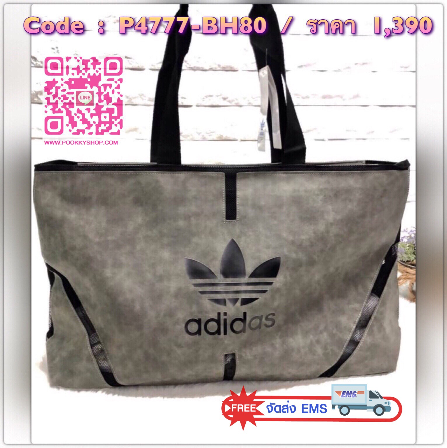 New !! ADIDAS HAND BAG กระเป๋าถือทรงสปอร์ต วัสดุหนังกลับ หนังนิ่ม น้ำหนักเบา น่าใช้มากๆค่ะ ด้านหน้าสกรีนส์โลโก้แบรนด์ เปิดปิดกระเป๋าแบบซิป ภายในโล่ง กว้าง สามารถใส่ของหรือสัมภาระได้จุมากค่ะ บอกเลย! มีช่องซิปหนึ่งช่องนะคะ หูหิ้วสูง สาวๆ สามารถสะพายไหล่ได้ค
