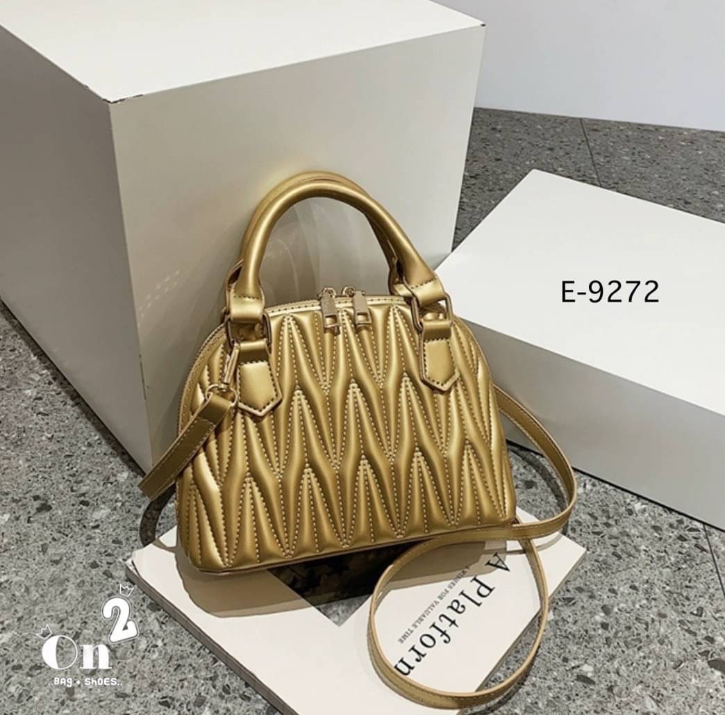 Hot item 🔥🔥 กระเป๋ามาใหม่สไตล์เกาหลี ทรงโดมงานซิปคู่ ตัวกระเป๋าปักลายแน่นๆ มาพร้อมสายสะพายยาวถอดออกถือได้ค่ะ พร้อมส่ง 4 สีค่ะ