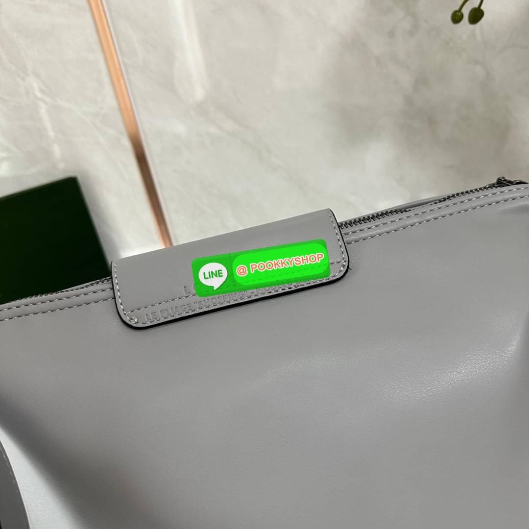 LONGCHAM LE PLIAGE XTRA Hobo bag M กระเป๋าสะพายไหล่ HOBO ออกแบบเพื่อให้ดูเรียบหรูหรา มีความสง่า รูปทรงเก๋ไก๋ วัสดุหนังแกะนิ่มมือ สายสะพายไหล่ปรับระดับได้และถอดออกถือได้ เปิด- ปิด ด้วย ซิป ภายใน ช่องโล่งกว้าง มีช่องซิปแยก ใบใหญ่สามารถใส่ของได้เยอะคะ