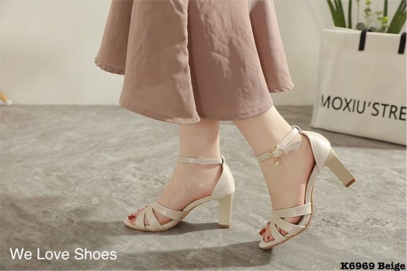 พร้อมส่ง รองเท้าส้นสูง สายรัดส้นเป็นตะขอเกี่ยว ส้นสูง 3 นิ้ว งานสวยโดดเด่นด้วยสายแบบสานด้านหน้าเก๋ๆ ใส่คู่นี้แล้วสวยดูดีสุดๆจร้า