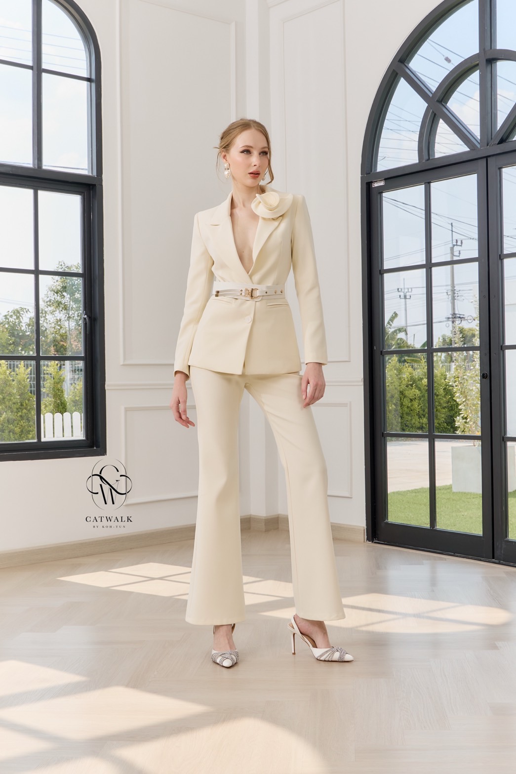 ชุดเซทแฟชั่น กับSet BLAZERปกดอกไม้+เข็มขัด+กางเกงทรงสวย