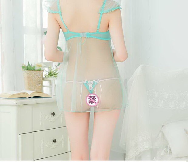 ชุดนอนเซ็กซี่ ชุดนอนซีทรู สีเขียวฟ้า สีหวานมากๆ แต่งปักลูกไม้ ช่วงอก และ ขอบชุด มีรองโครงที่ตัวเสื้อด้านใน กางเกงในจีสตริงแต่งงานปัก และแต่งเชือกริบบิ้่นสีชมพู สีหวานลูกกวาดน่ากินมากๆคะ (ช่วงอกด้านหลัง มีตะขอเกี่ยวแบบบรา ด้านในมีรองโครงให้คะ） ขนาด FreeSiz