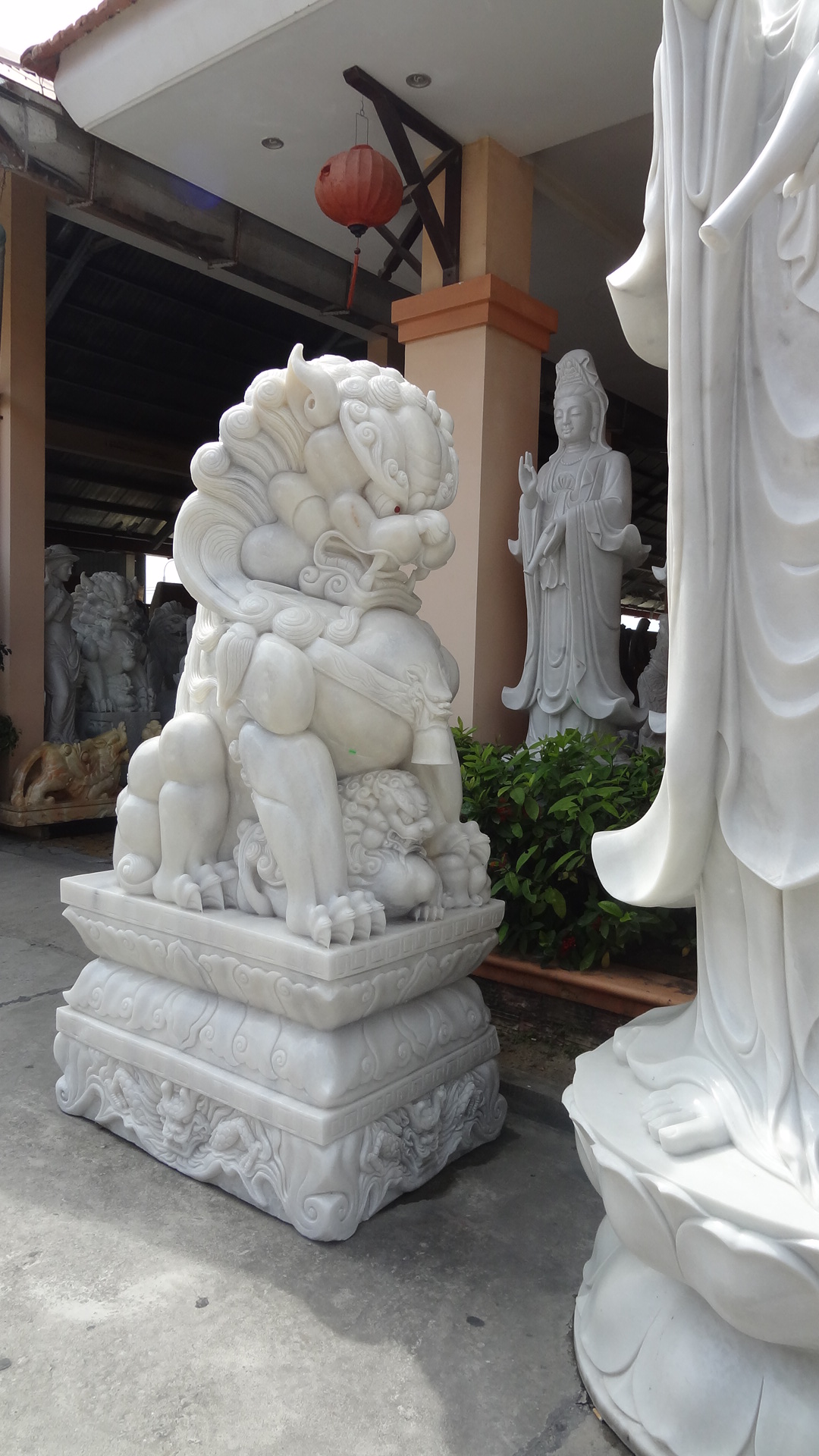 สิงโตหินอ่อนแกะสลัก ความสูง 200เซนติเมตร