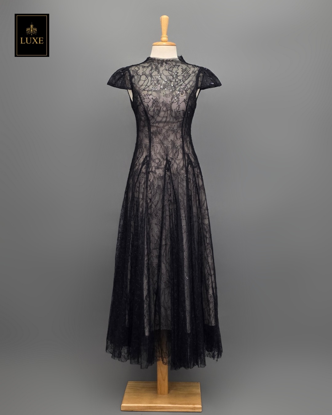 เดรสแฟชั่น เดรสเสื้อคอกลมแขนเต่อ กระโปรงบาน ดีเทลซีทรูที่บ่าและแขน