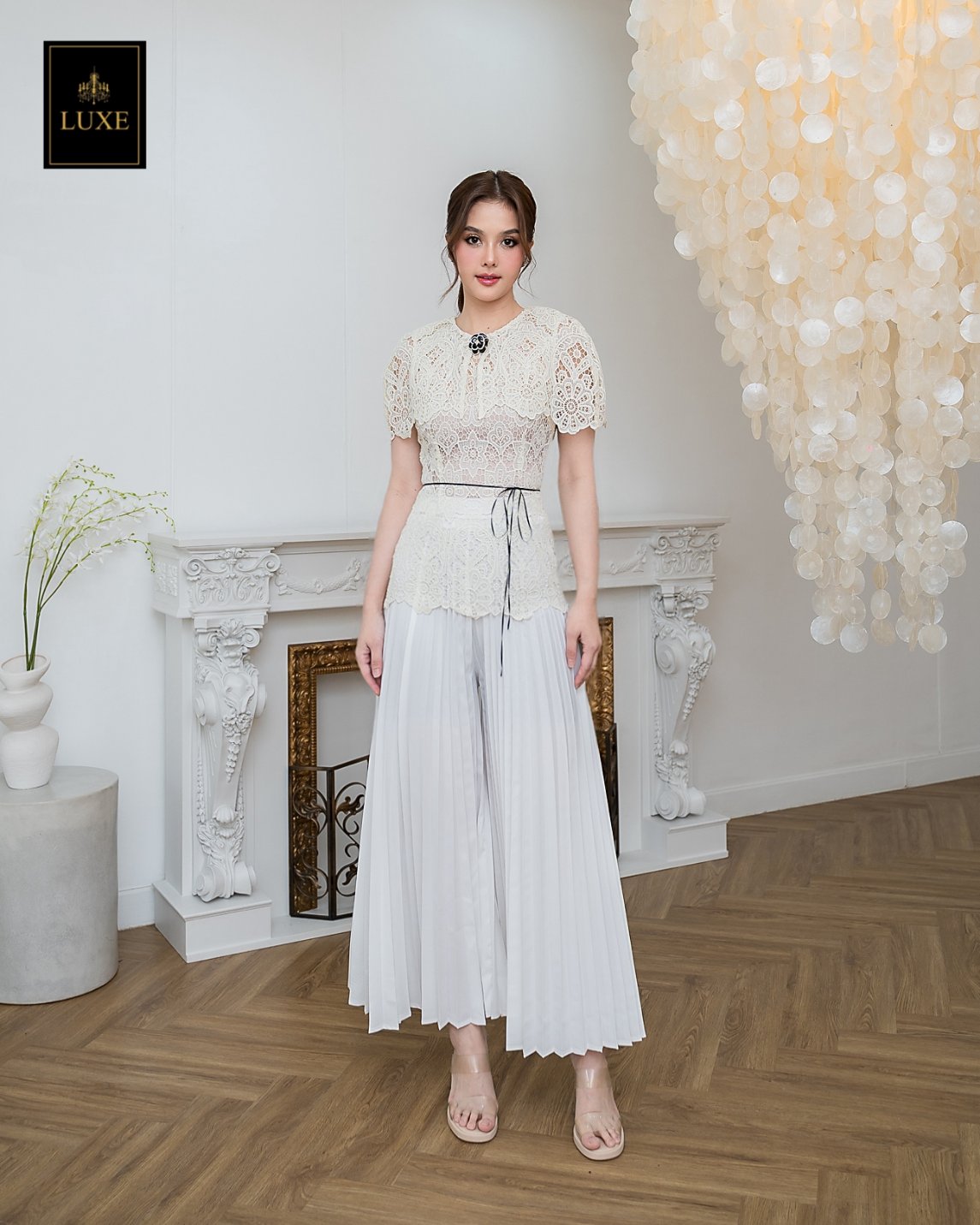 เสื้อแฟชั่น เสื้อลูกไม้ทรงเข้ารูป ดีไซน์เป็นเสื้อคลุมไหล่ในตัว ทำจากผ้าลูกไม้คอตตอนโครเชต์