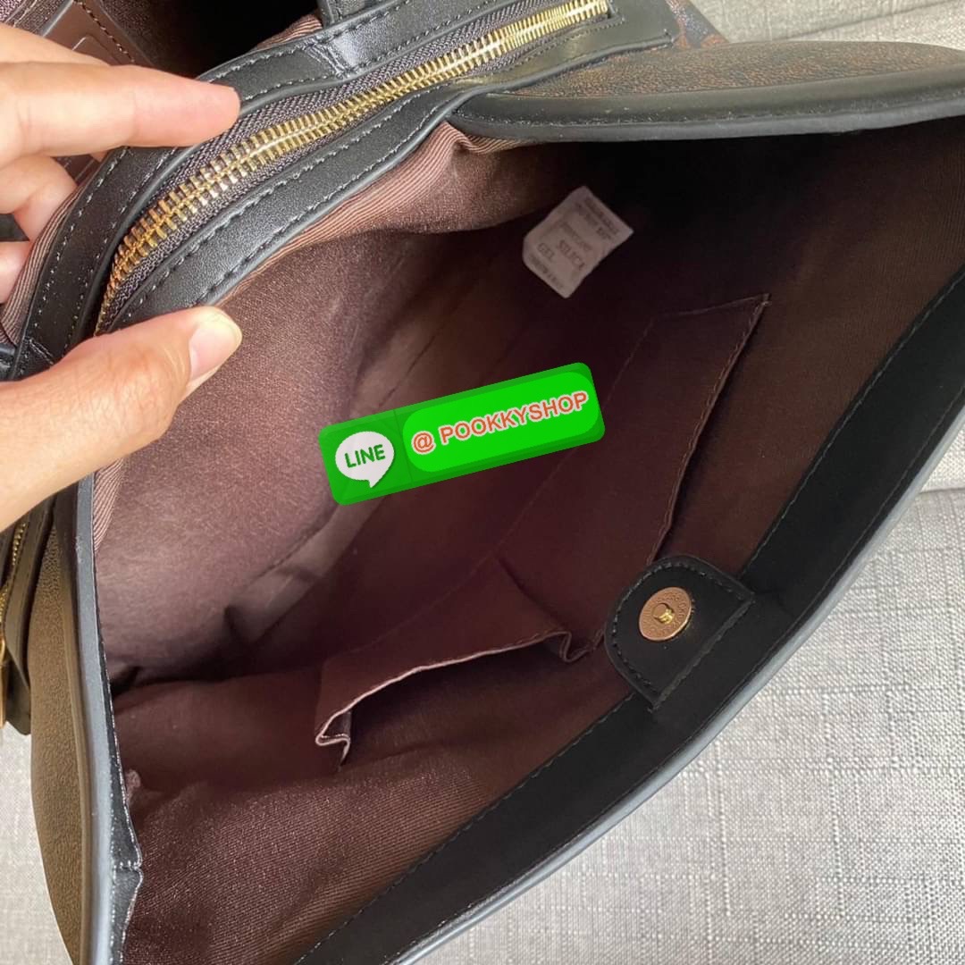 COACH C6232 KRISTY SHOULDER BAG IN SIGNATURE CANVAS (COACH C6232) สุดคุ้ม สาวๆสายช้อป ห้ามพลาด กระเป๋าสะพายไหล่ ใบใหญ่จุของได้เยอะ สายช้อปใช้งานเกินคุ้ม วัสดุหนังแคนวาส ภายในช่องกว้าง แบ่งสัดส่วน ด้านหน้ามีช่องซิป เปิด ปิด ด้วยกระดุมแม่เหล็กมีช่องซิปตรงกล