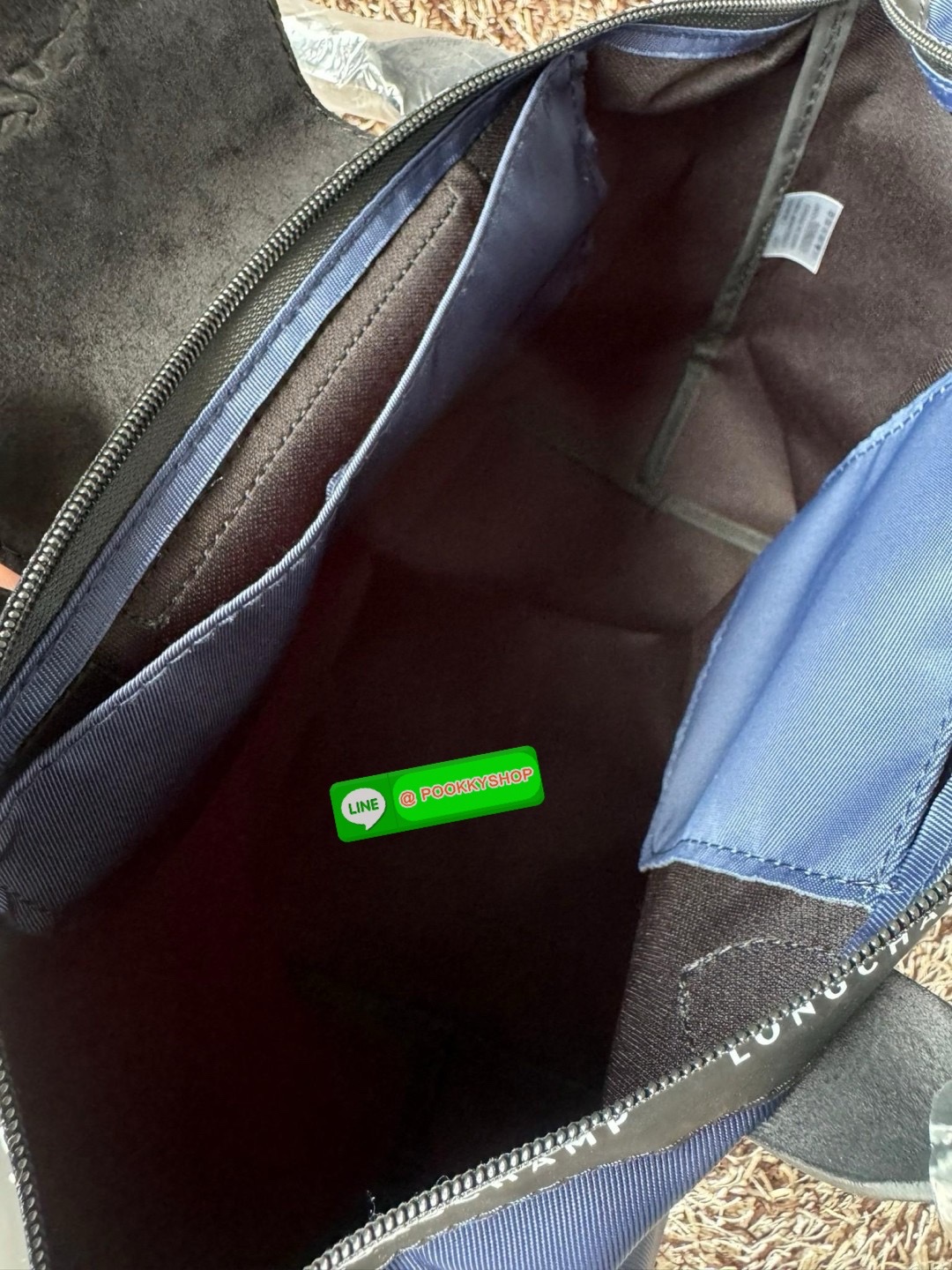 Large Longchamp LE PLIAGE ENERGY L HANDBAG LE PLIAGE รีไซเคิล ECONYLสไตล์สปอร์ต ทันสมัย และใช้งานได้จริง น้ําหนักเบา กระเป๋าใบนี้เป็นเครื่องประดับที่มีเสน่ห์ในอุดมคติที่จะติดตามคุณในทุกกิจกรรมยามเย็นของคุณ มาพร้อมกับสายสะพายไหล่ปรับได้ สามารถพกพาได้ ทั้งแ