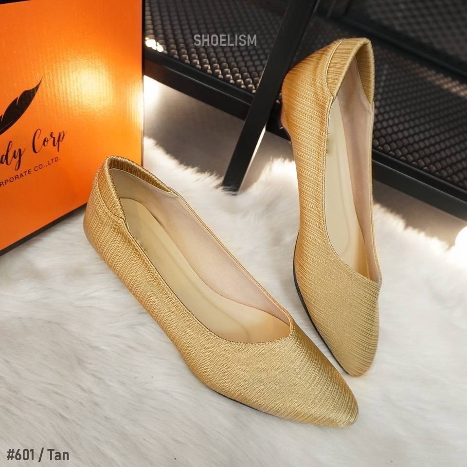 มาใหม่สวยไม่ไหว!! สวยหรู ดูแพง ต้องรุ่นนี้เลย รองเท้าคัชชู ผ้าดีเทลสวยไฮโซมากแม่ ใส่เดินสบายหายห่วงใส่ทำงานก็เป๊ะ ใส่ออกงานก็ปัง ไม่อยากพลาดรีบทักมาเลยน้าาา