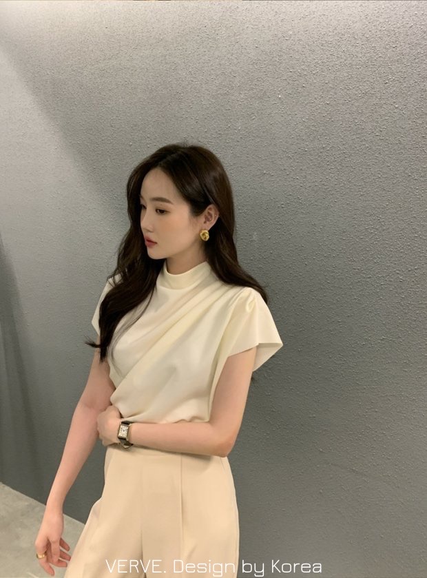 เสื้อแฟชั่น เสื้อแขนสั้นคอปีน ไหล่และเอวจับจีบระบายเฉียงพริ้วสวย