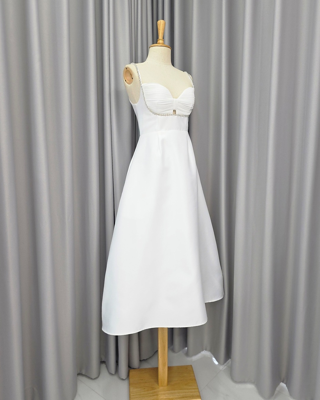 เดรสแฟชั่น เดรสเสื้อสายเดี่ยว กระโปรงทรงเอ