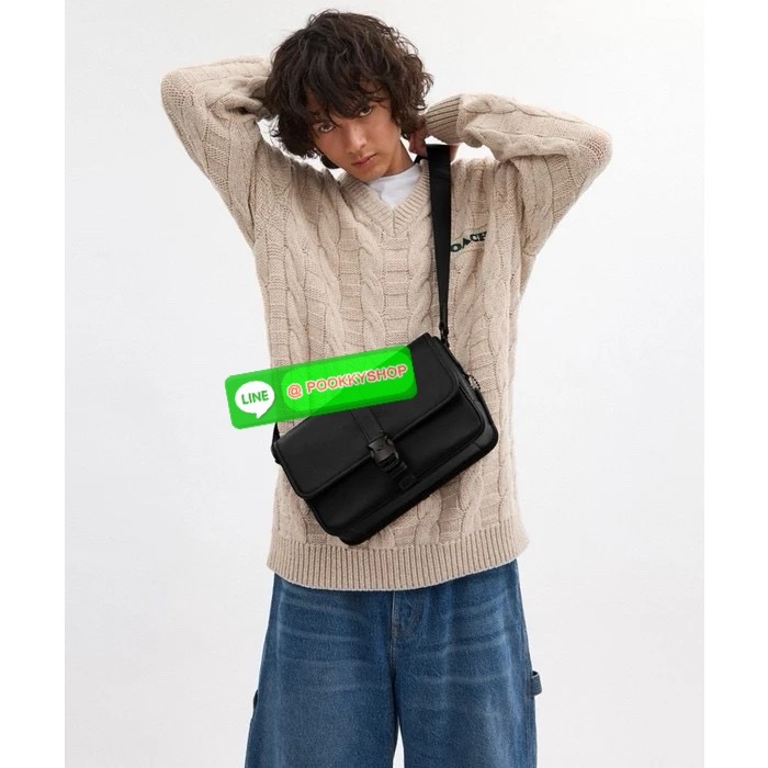 Coach League Messenger Bag PRODUCT DETAILS Smooth leather Inside multifunction pockets Speedclip closure, fabric lining Outside open pocket