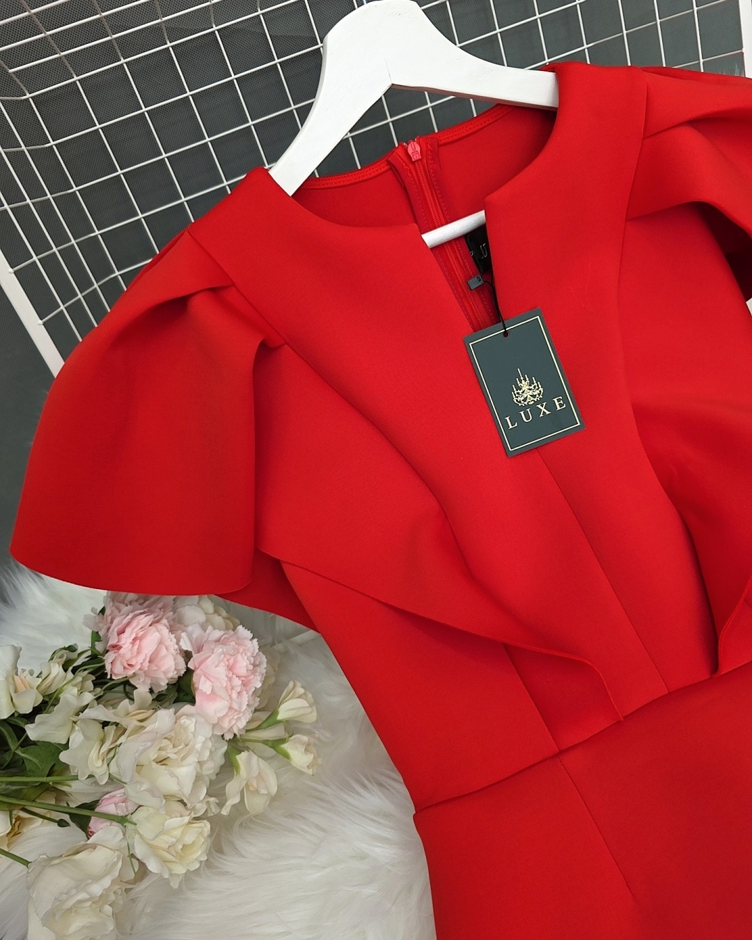 เดรสแฟชั่น เดรสเสื้อคอกลมผ่าหน้า แขนระบาย กระโปรงทรงสอบ