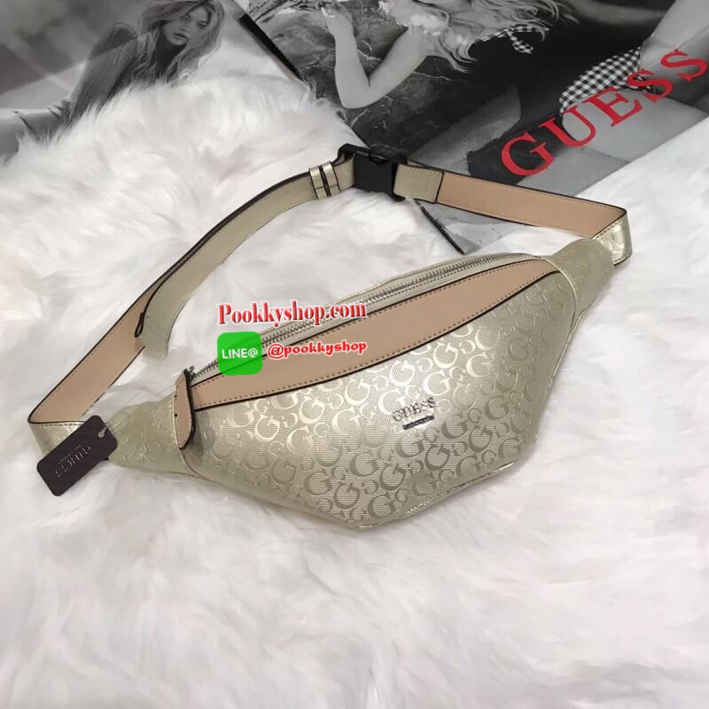 GUESS DIEM LOGO BELT BAG กระเป๋าคาดอกรุ่นยอดนิยม จาก GUESS FACTORY วัสดุ Saffiano PVC คุณภาพดี นิ่ม น้ำหนักเบา ด้านหน้าประดับด้วยโลโก้แบรนด์สุดหรู เปิดปิดกระเป๋าด้วยซิปสะดวกใช้ ด้านในโล่งกว้างมีช่องซิปสำหรับใส่ของ สามารถใส่iphoneได้ทุกรุ่น ซับในลายแบรนด์
