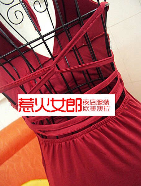 ชุดเดรส เดรสสั้นออกงาน ชุดเที่ยว เดรสคล้องคอสีดำ แต่งเลื่อมช่วงอก เปลือยหลังเก๋ไก๋ สวยแซ่บมากคะ