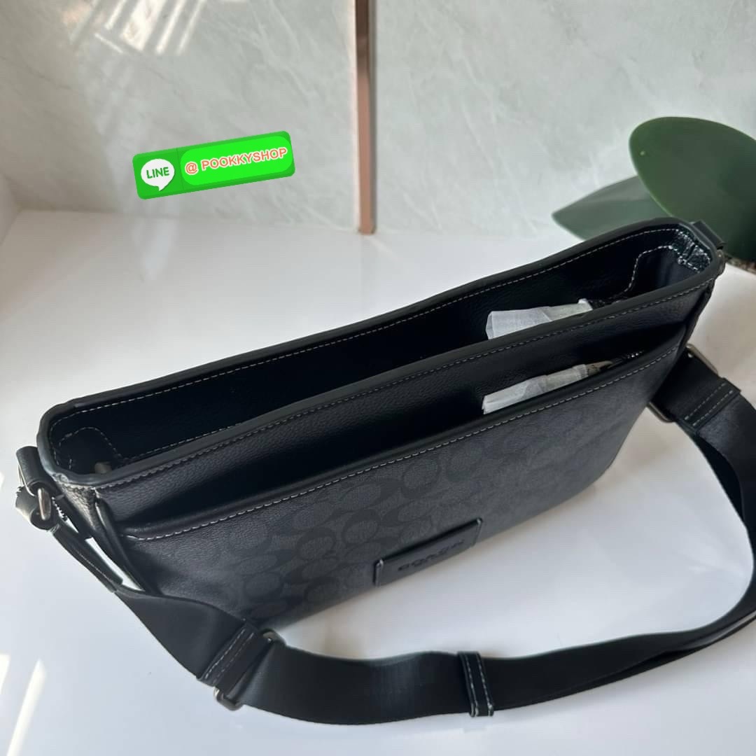 COACH DISTRICT CROSSBODY IN SIGNATURE CANVAS CH078 🔖กระเป๋าสะพายคอสบอดี้ทรงสีเหลี่ยม 🔖วัสดุ : canvas, ตัดขอบหนัง pebble leather 🔖 เปิด-ปิดแบบซิป ด้านในมีช่องซิปและช่องอเนกประสงค์ ปิดด้วยซิปด้านบน ซับในผ้า มีช่องซิปและช่องเก็บของด้า