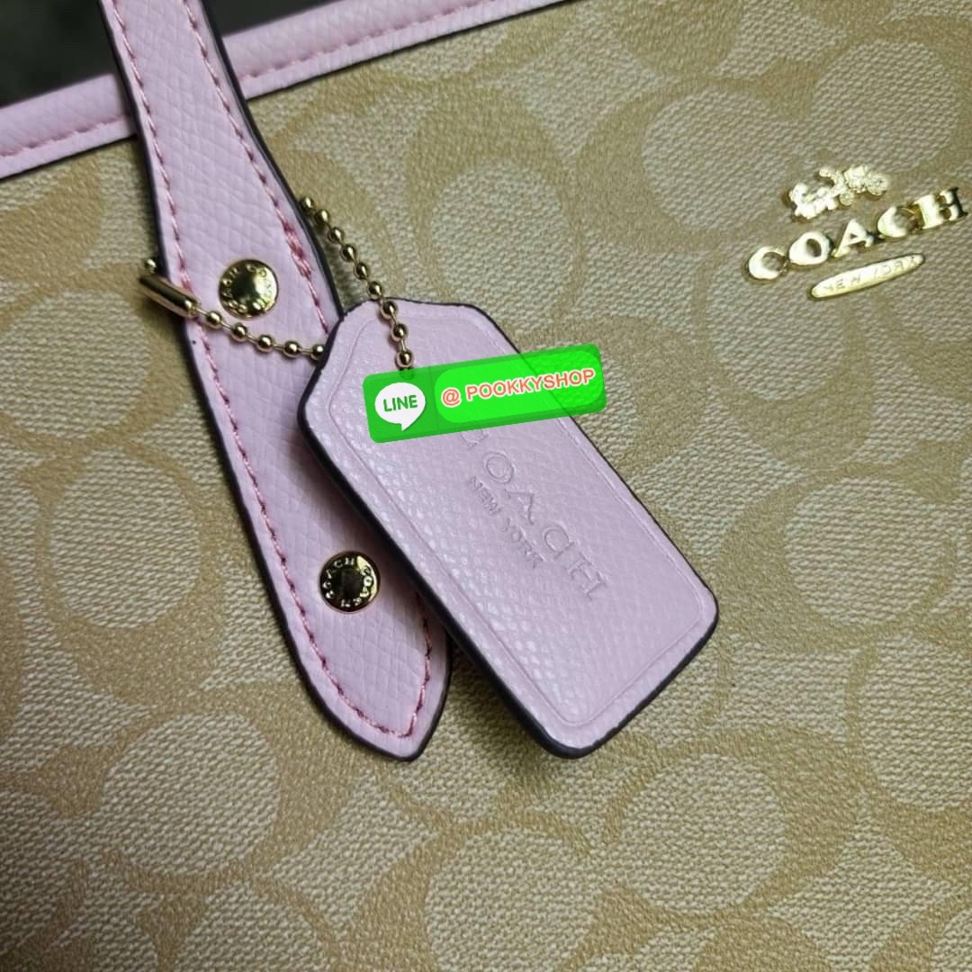 COACH CITY ZIP TOTE IN SIGNATURE COATED CANVAS (COACH F36876) กระเป๋าสะพายทรงช้อปปิ้ง ทรงสวย ทรงยอดนิยมใบใหญ่ยุของได้เยอะ หนังcanvas ลาย C Signature สายหนังแท้ สะพายขึ้นไหล่ได้สวย ใบใหญ่ ใช้งานง่าย มีซิปปิดด้านบน มีผ้าบุด้านใน มีช่องซิป