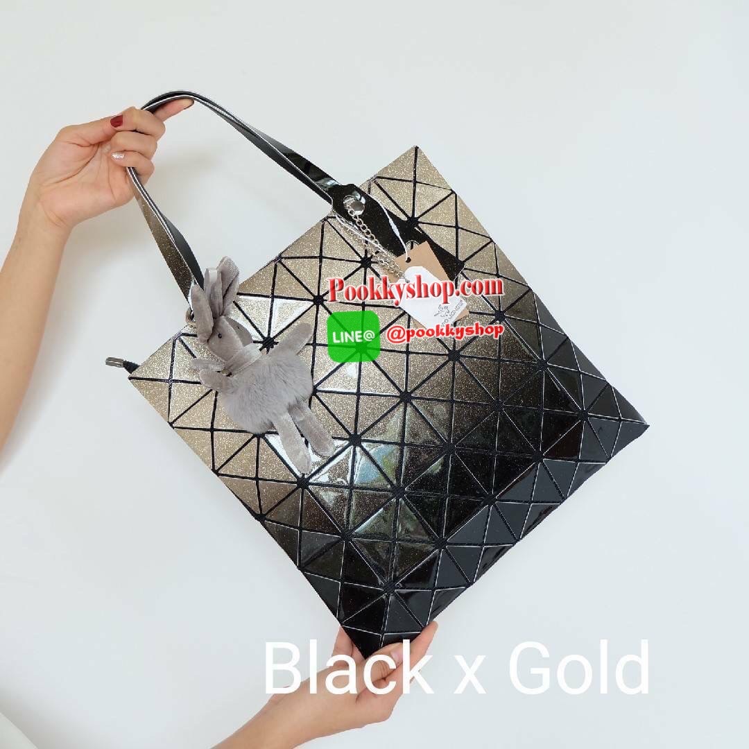 สีใหม่ ห้ามพลาดเลยค่า ทรงสุดฮิตจากแบรนด์ David Jones รุ่น Candy color ใบนี้ มาพร้อมกับน้องกระต่าย สีเข้า set กับกระเป๋าคะ กระเป๋า ทรง Tote ตัวกระเป๋าเย็บติด ด้วยแผ่นอคิลิค ตัดขอบลายวิ้งๆ สุดหรู ดีไซน์เกร๋ จุดเด่นที่ น้ำหนักเบา สามารถ ถือ หรือ สะพายไหล่ได้