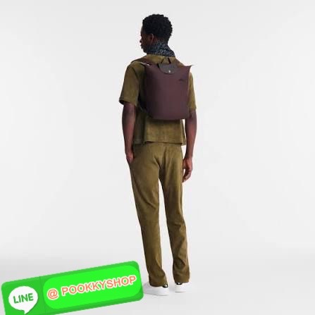 💕LONGCHAMP LE PLIAGE M BACKPACK กระเป๋าเป้น้ำหนักเบาพิเศษนี้ผลิตจากผ้าใบไนลอนรีไซเคิลที่ทนทานและพับเก็บได้ เหมาะสำหรับทุกโอกาส การออกแบบอเนกประสงค์และมีพื้นที่ภายในกว้างขวางที่สามารถเก็บแล็ปท็อปหรือโน๊ตบุ๊กได้ ในขณะที่สายสะพาย ปรับระดับได้ แมตช์ได