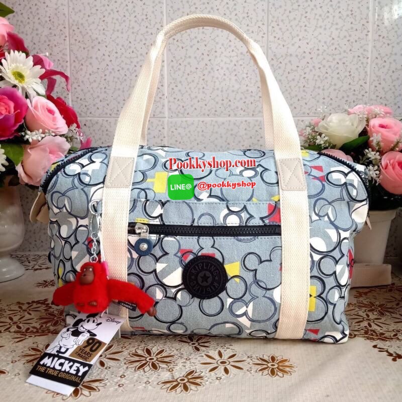 Disney's® 90 Years of Mickey Mouse Handbag 👍 รุ่น ART size L 👍กระเป๋าผ้าคิปลิงสะพายไหล่ได้ ครอสบอดี้ได้ มีสายยาวให้ 👍สามารถปรับสไตล์กระเป๋าได้2รูปแบบ เป็นtote หรือเก็บหูกระเป๋าก็ได้ 👍ช่องใหญ่ใส่ของได้จุ เปิดปิดด้วยซิป