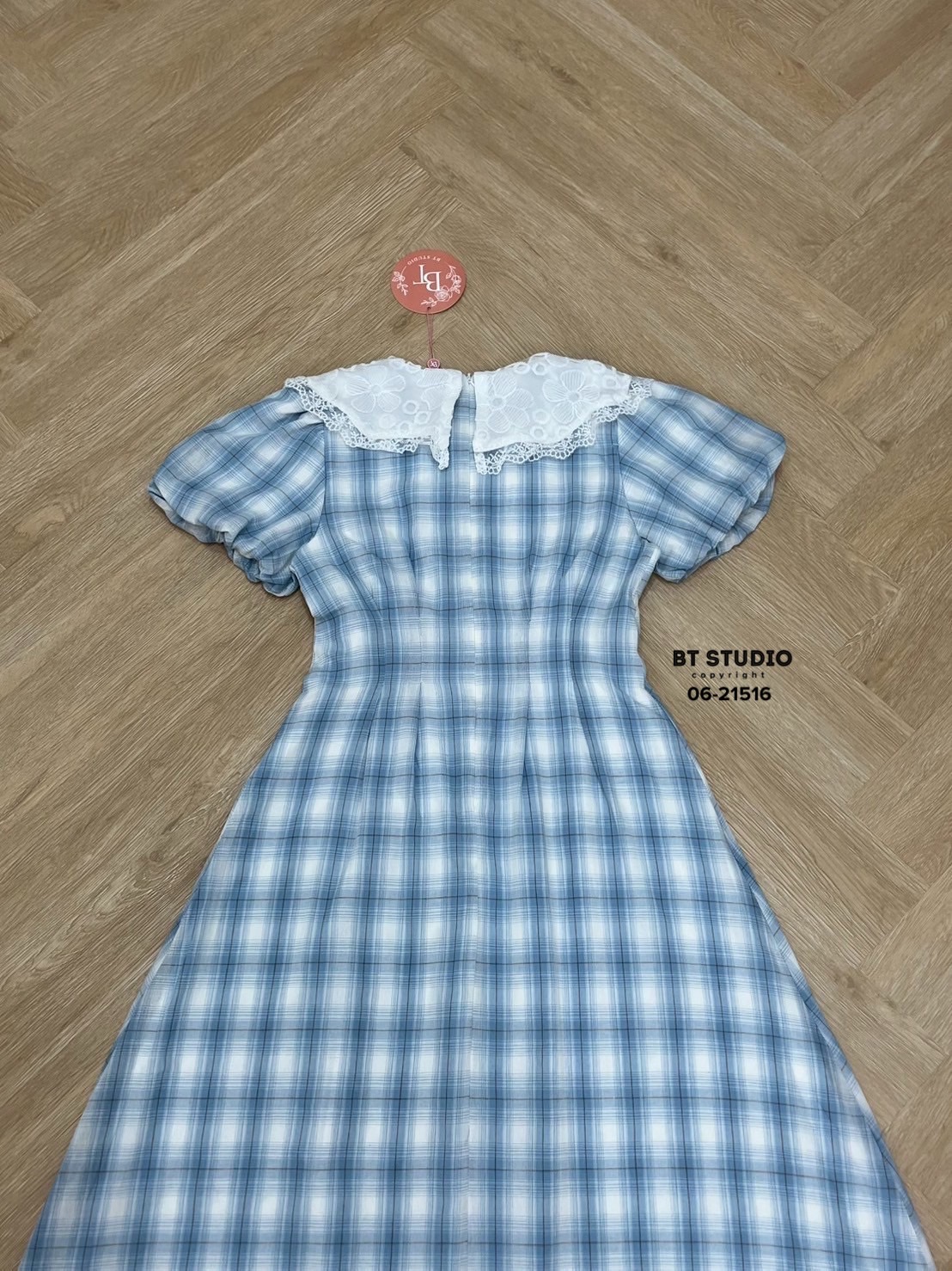 เดรสแฟชั่น เดรสยาวลายสก็อตแขนตุ๊กตา คอปกปักลายลูกไม้งานสวยมาก