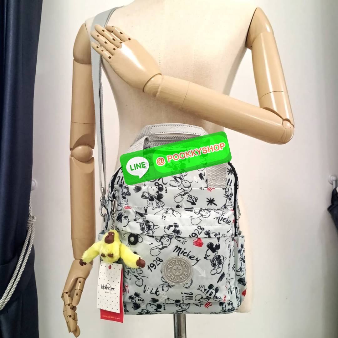 KIPLING 3 WAYS MINI BACKPACK ซับในลายตาราง กระเป๋าสะพาย 3 Ways รุ่นใหม่ วัสดุ Nylon & Polyester 100% หูหิ้วหนังปั๊มชื่อแบรนด์ สายสะพายยาวเลื่อนปรับได้ free size และ สามารถถอดได้ สามารถถือหรือสะพายได้ จะสะพายไหล่ สะพายเฉียง Crossbody หรือจะคล้องสายเป็นเป้ส