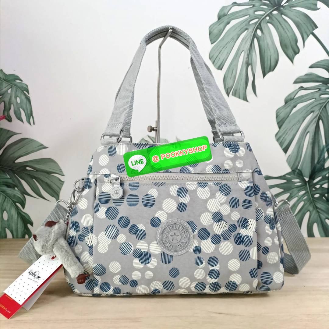 KIPLING ELISE HANDBAG กระเป๋าถือและสะพายไหล่ วัสดุ Nylon +Polyester ขนาดกำลังพอดี จุของได้มาก มีหูจับสองสาย ถือสะดวก น้ำหนักเบา มีช่องซิป ด้านหน้า ช่อง กระเป๋าหลักเปิด-ปิดด้วยซิป มี3 ช่องว่างใส่ของได้จุมากๆ ใส่มือถือได้ กระเป๋าสตางค์ใบยาว และ เครื่องสำอาง