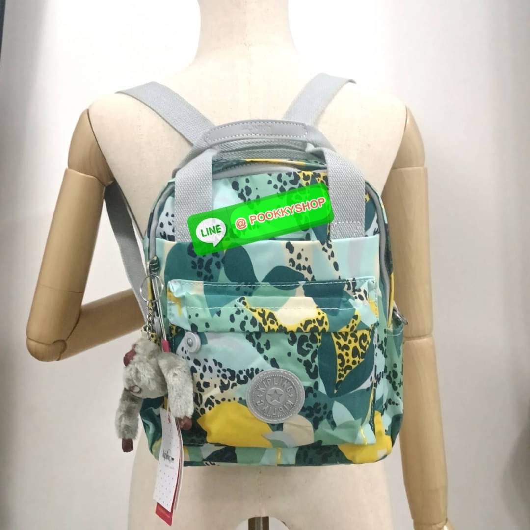KIPLING 3 WAYS MINI BACKPACK ซับในลายตาราง กระเป๋าสะพาย 3 Ways รุ่นใหม่ วัสดุ Nylon & Polyester 100% หูหิ้วหนังปั๊มชื่อแบรนด์ สายสะพายยาวเลื่อนปรับได้ free size และ สามารถถอดได้ สามารถถือหรือสะพายได้ จะสะพายไหล่ สะพายเฉียง Crossbody หรือจะคล้องสายเป็นเป้ส