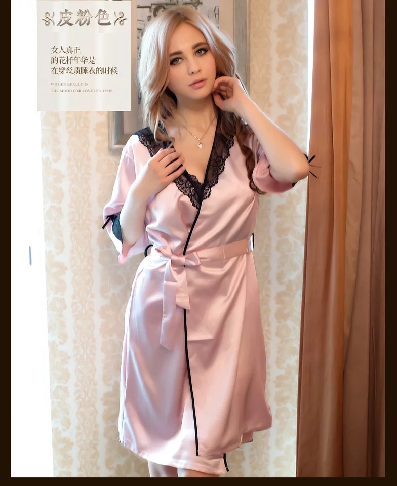 Set ชุดนอน เซ็ทชุดคลุมนอน+ สายเดี่ยวสีขมพูอ่อน แต่งลูกไม้ดำ